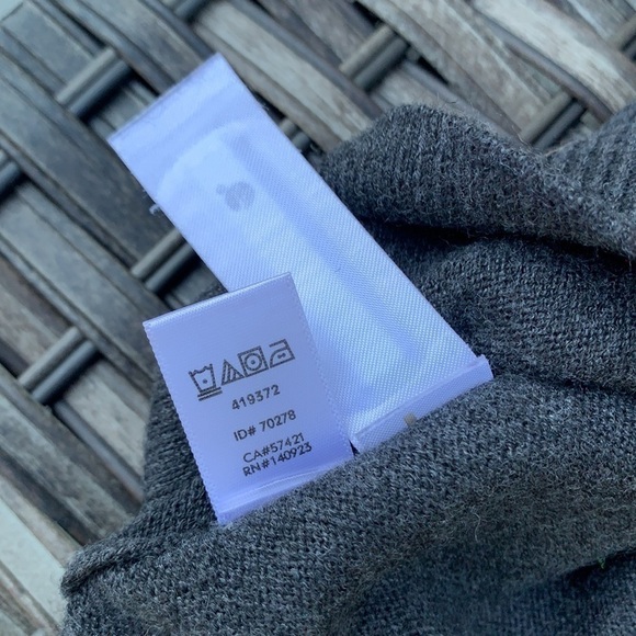 NWOT ANN TAYLOR LOFT Petites Gray V-Neck Swing Sweater Dress - Picture 14 of 14